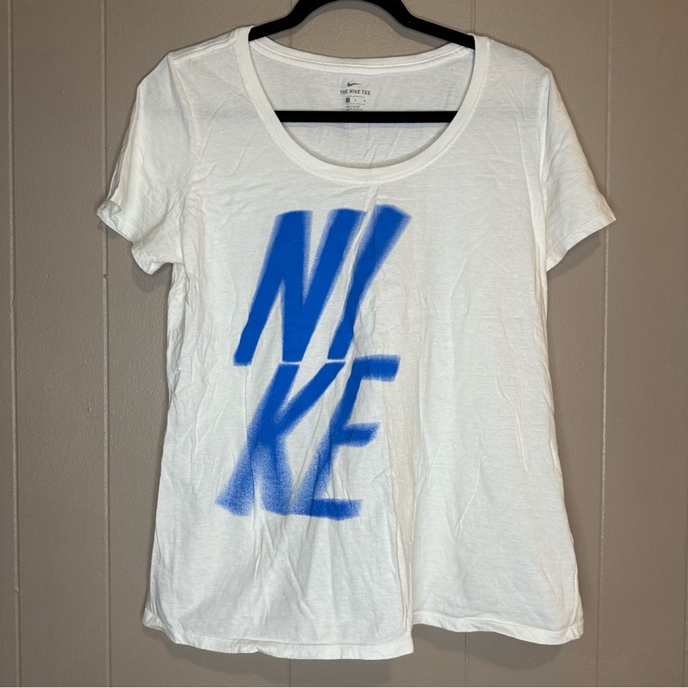 Nike Short Sleeve The Nike Tee T-Shirt Athletic Cut in Women’s Size Large